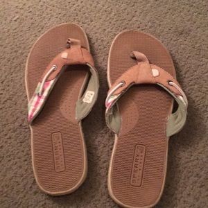 Sperry flip flops